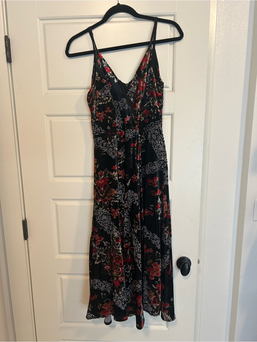 Black Floral Velvet Midi Dress with V-Neck